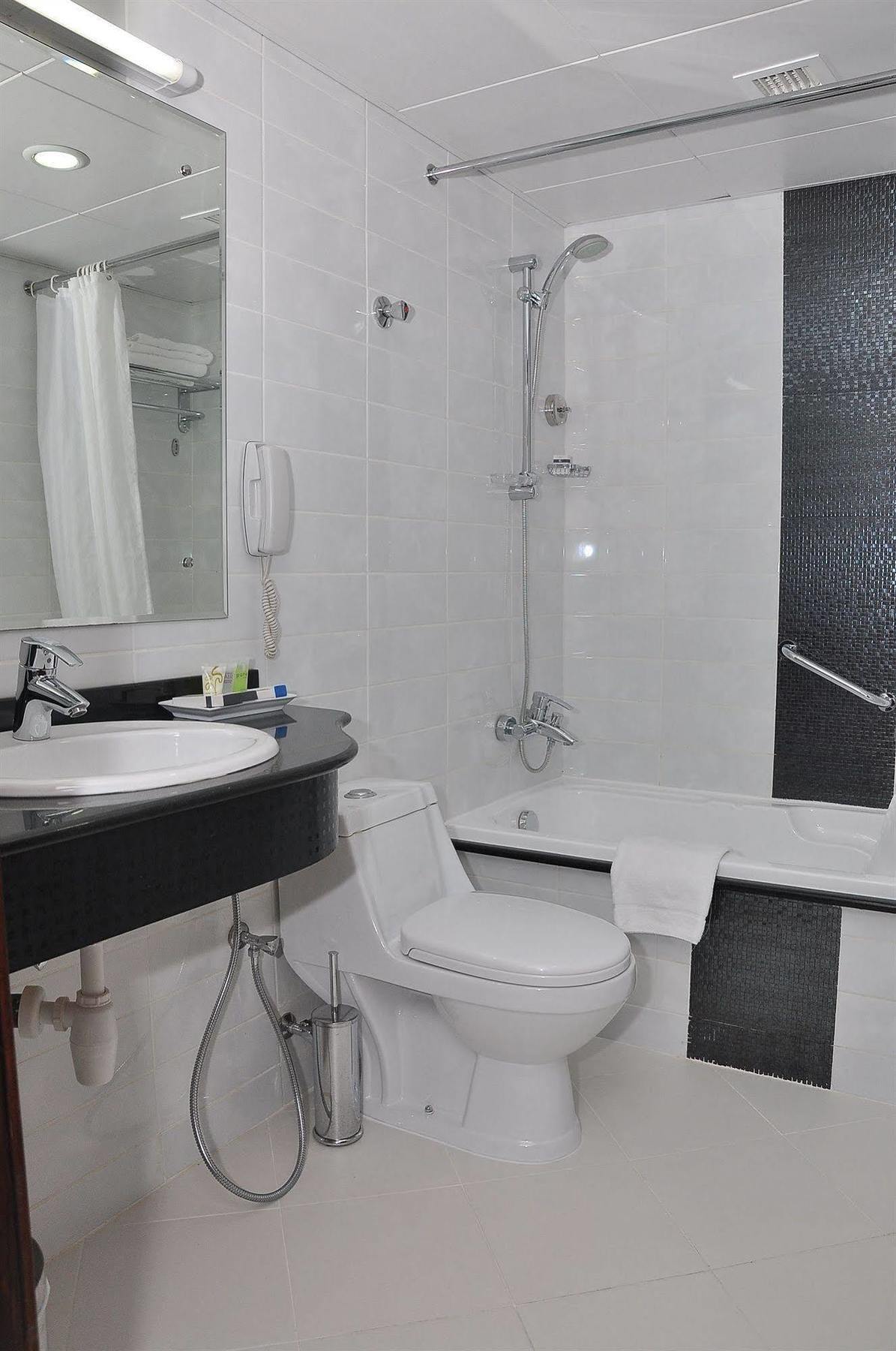 Phoenix Plaza 3* Abu Dhabi