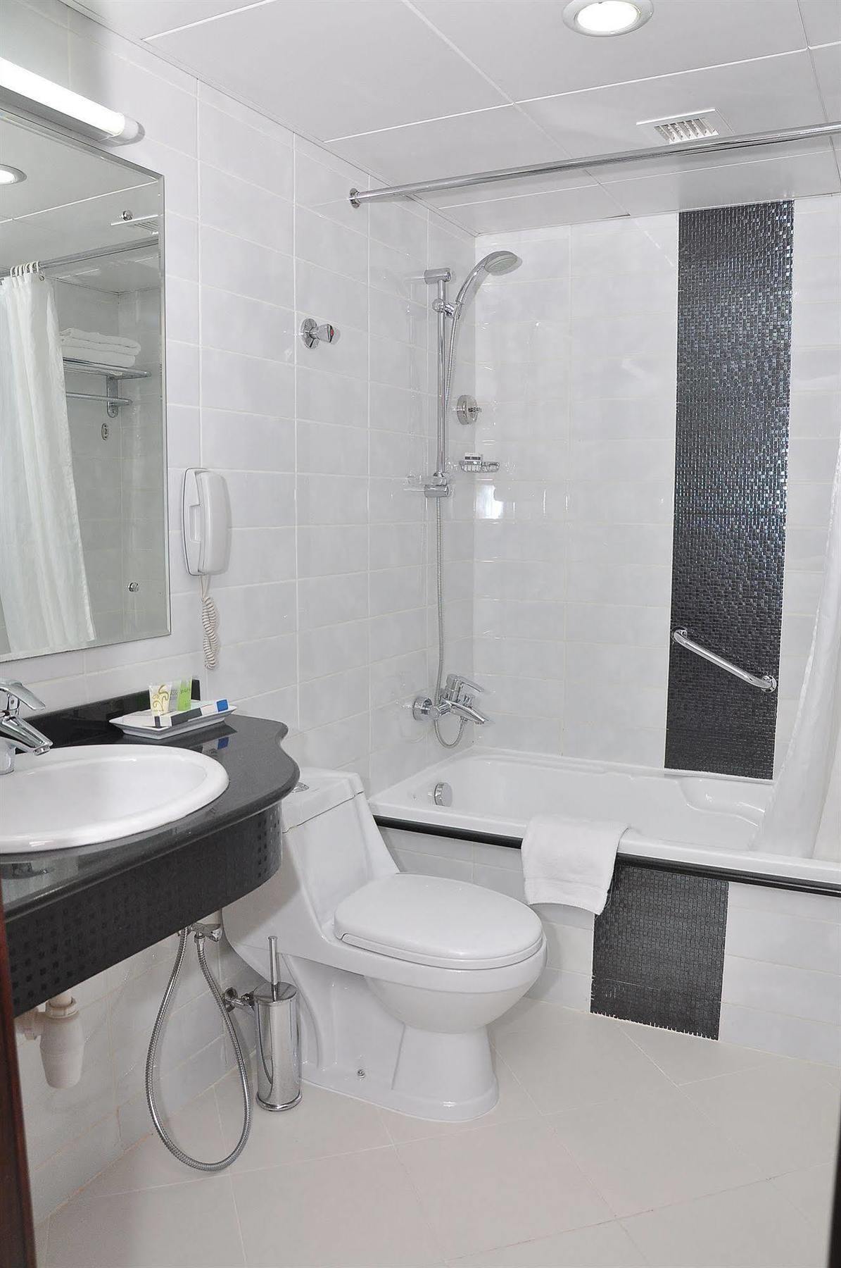 Phoenix Plaza Aparthotel Abu Dhabi